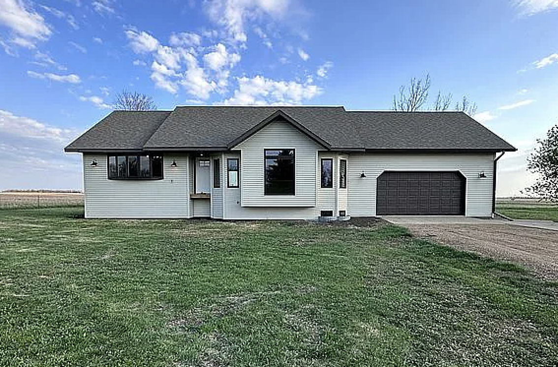 Newly remodeled 3 bed/3bath acreage just 4 miles from town!