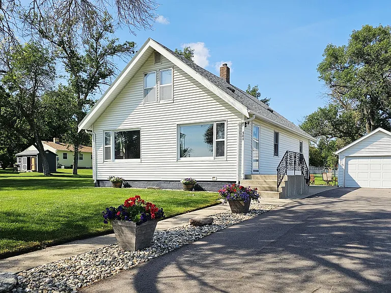 Beautiful Home with Modern Updates and Great Location!
