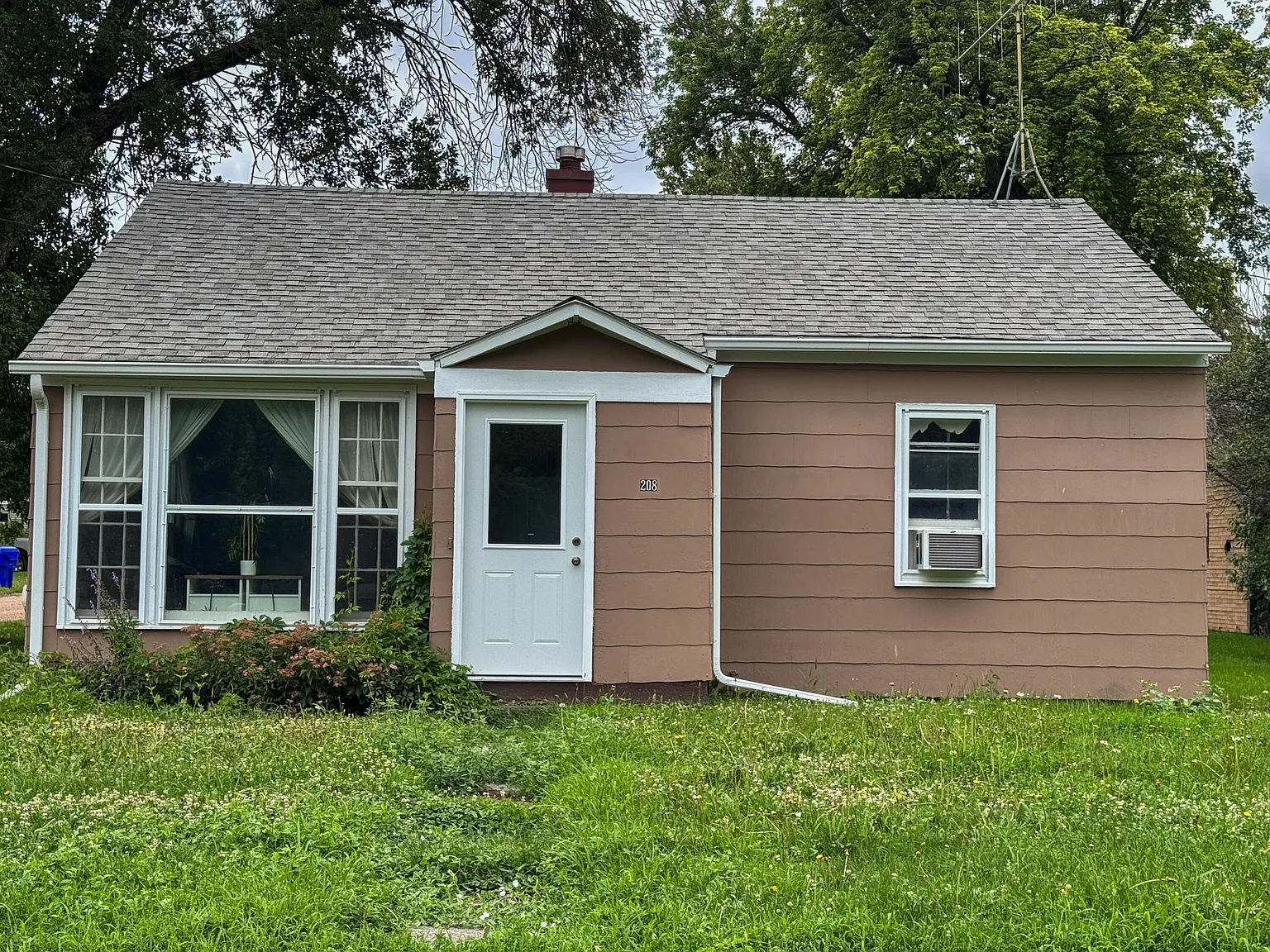 Adorable 2 Bedroom Home Full of Charm