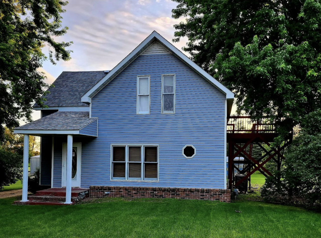 Charming 4 bed/1 bath