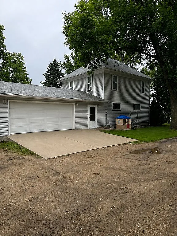 3 Bed, 2 Bath Family Home - Image 2