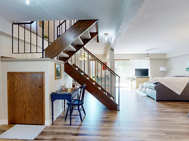 Condo overlooking the golf course - Image 2