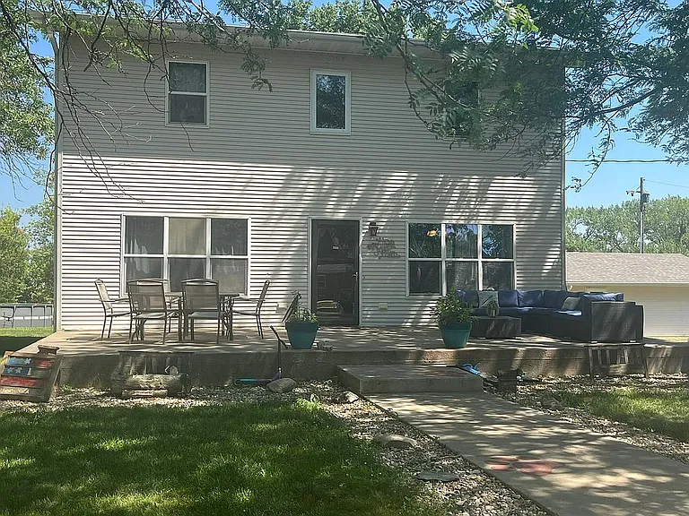 Spacious Home on 4 Lots - Image 1