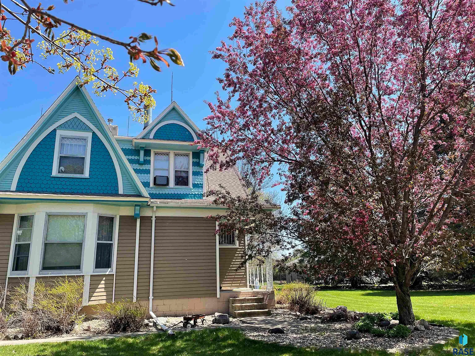 5 bed, 3 Bath Home on 8.7 Acres