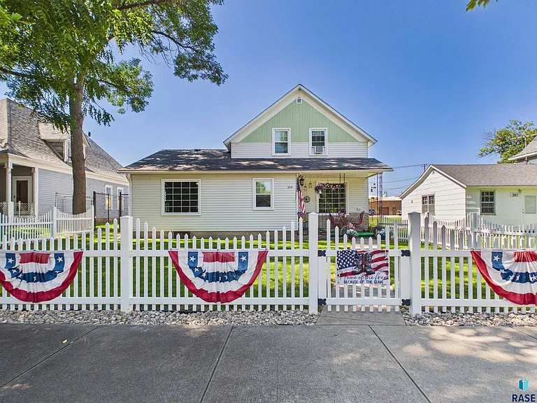 Updated 4-bed, 2-bath home - Image 1